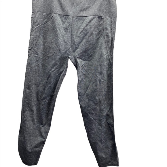 Fabletics High-Waisted Seamless Dot Capri Gray Ribbed Waistband Size Large - Picture 6 of 9